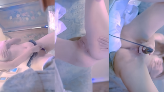 极品爆乳网红美少女软软趴剧情演绎居家寂寞少妇，情趣丁字裤摩擦阴唇，纤纤细手揉奶，美胴展示白虎嫩穴自慰