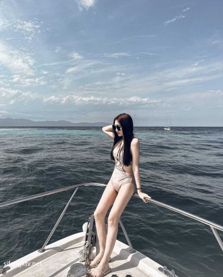 美女主播兼职模特胡小优与深圳男友在游艇自拍性爱不雅视频泄漏