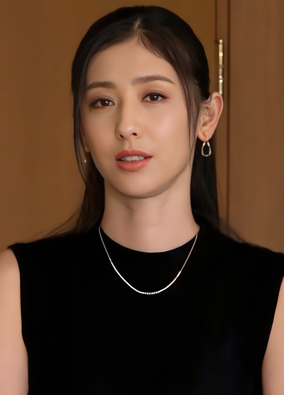 AI明星换脸「佟丽娅」绝美女明星的黑丝美腿诱惑