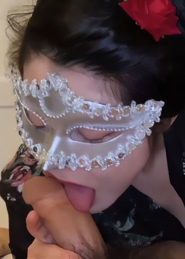 【要我喂你吃奶吗？这就是人妻的魅力啊】主动喂男友吃奶，这顶级口活刚舔两分钟，男友就说忍不住要射了