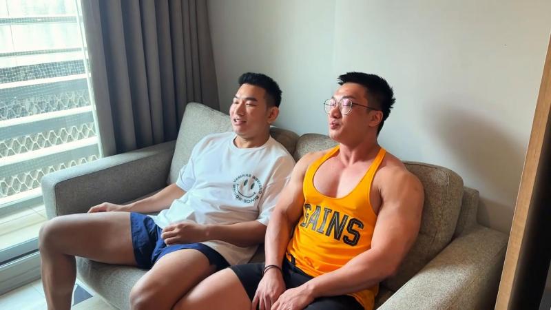 慢慢拔出来屁眼口还往外翻着滴水