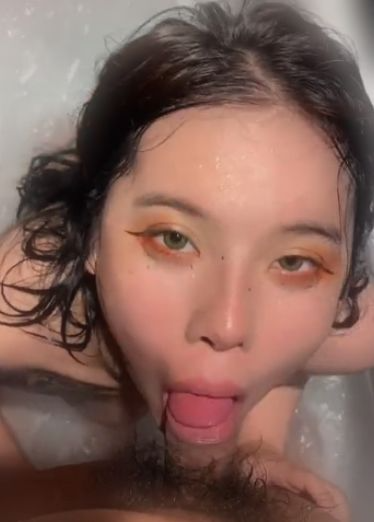 漂亮小姐姐口活好骚，操起来应该很爽吧