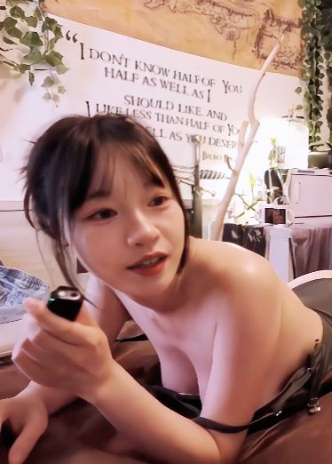 自购完美女神苏畅-被全身按摩的女神，精油涂满全身一脸享受