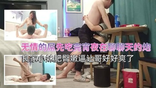 【无情的屌】先吃完宵夜在聊聊天约的良家小妹肥臀嫩逼让哥好好爽了_2