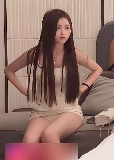 【我只拍下面，绝对不会拍你脸可以吗？你的逼太美了】他们说你要找年龄小的耐操，你是很勐吗？