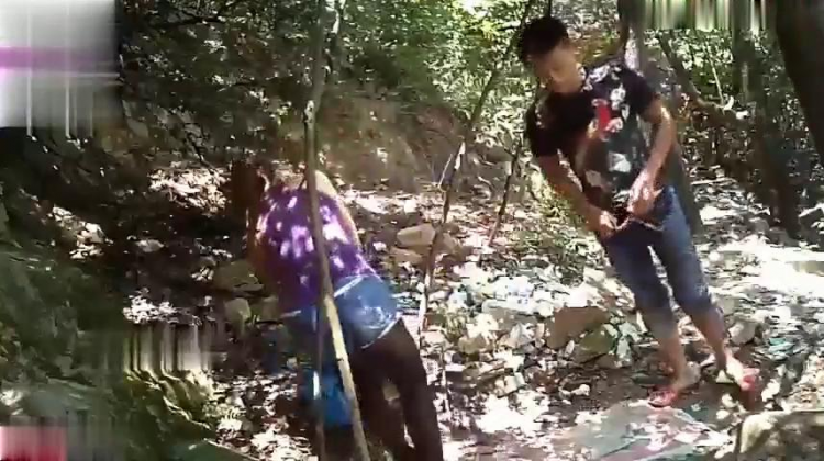 【真实母子乱)-,+伦】浙江单亲妈妈带]+ 儿子郊游，儿[子精虫上脑强上妈妈