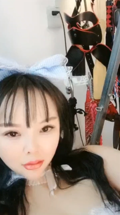 国产重口猎奇，熟女母狗被拳交屁眼