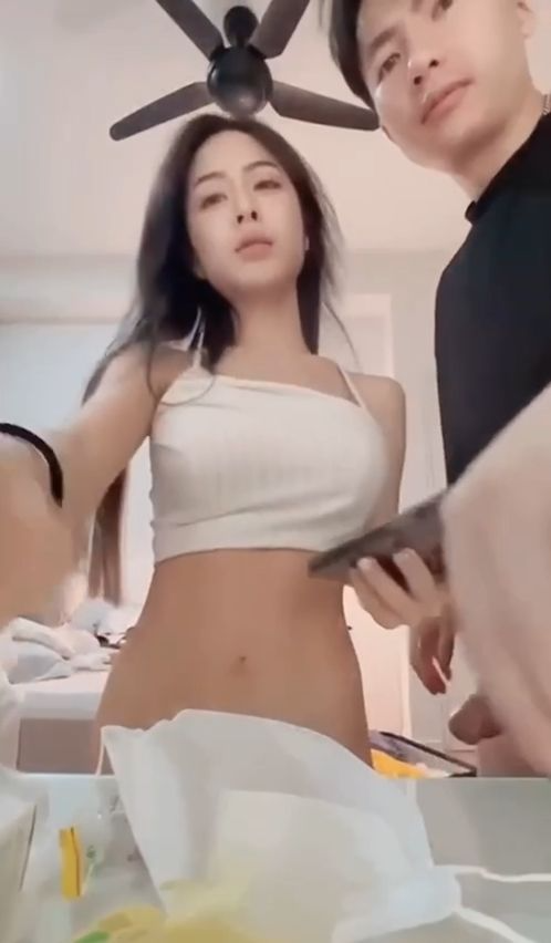 【你干嘛不射啊，故意的是吧？】超级性冷淡的女友，一开始还不给拍摄，做爱的时候一直催男友快射