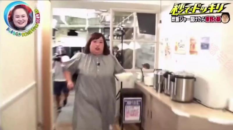 小日本的爆笑整蛊综艺  女嘉宾被吓得嗷嗷叫！！！