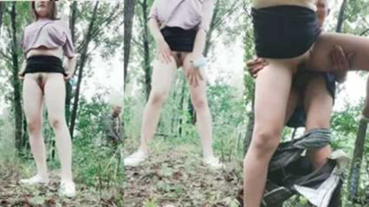 骚妇燕姐勾引两个70岁左右的放羊老头到树林野战淫乱3P大爷吃了药下面也貌似硬度不够