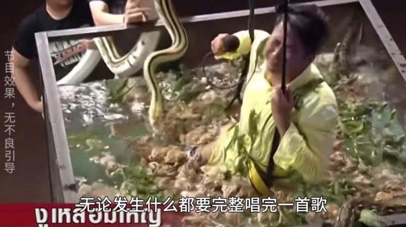 国外奇葩唱歌挑战综艺，无论发生什么都要完整唱完一首歌