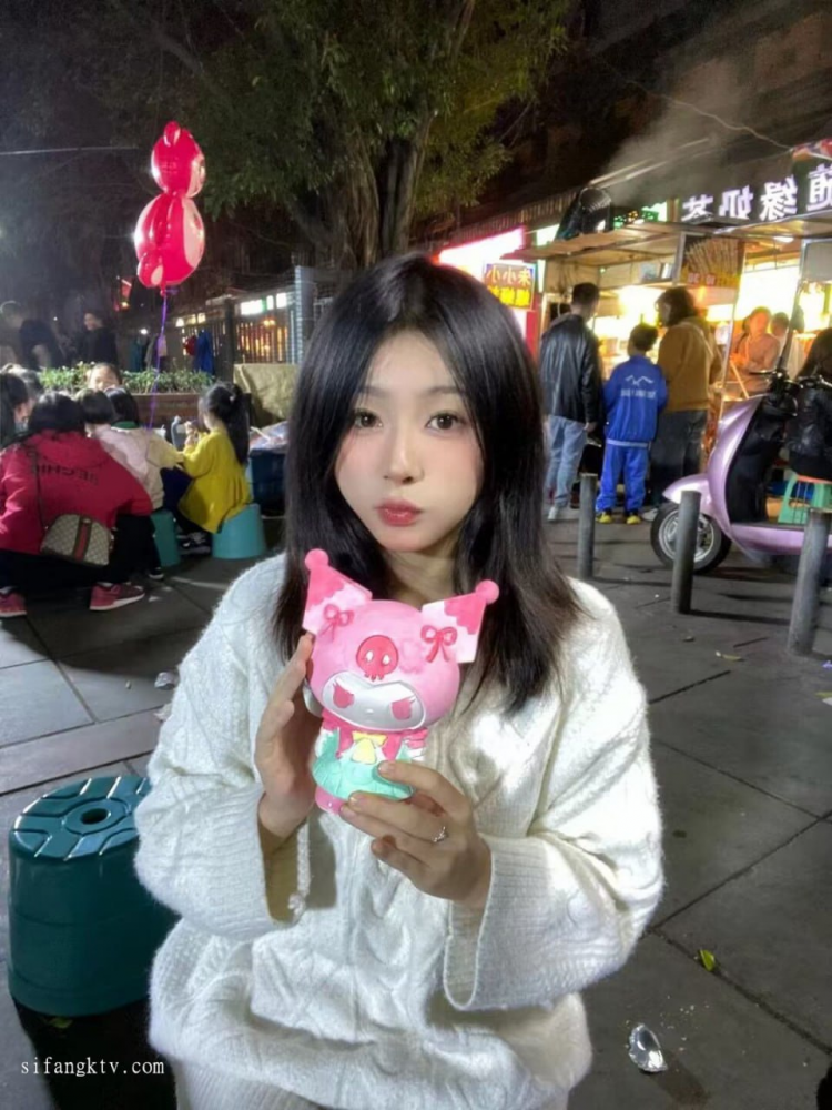 极品素颜女大学生宿舍激情自慰快插我用你大鸡巴插我流水的淫穴好爽好舒服两根手指快速抽插