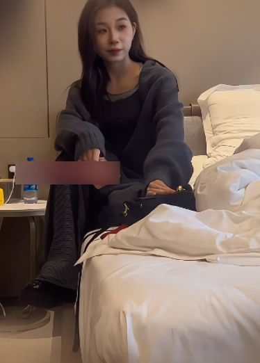 【这女的是挨操多没感觉了？男主第一次受打击】全程一声不吭表情都不变，男主还当她面调整摄像头