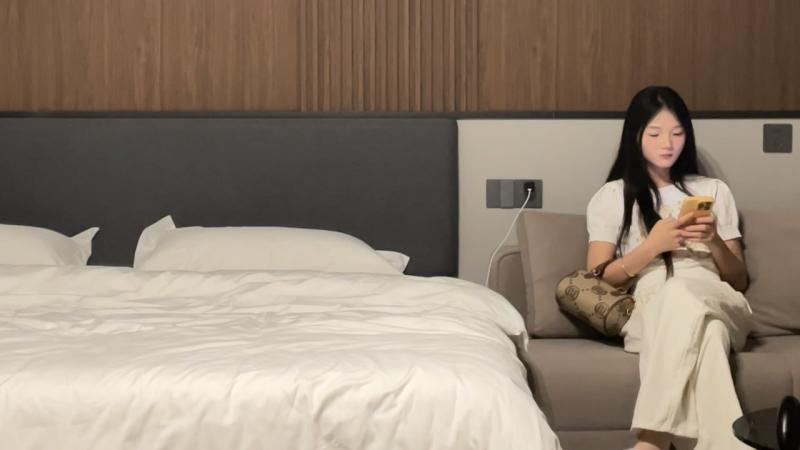 杏吧欧阳克20 - 约了个抽烟纹着花褪的精神小妹