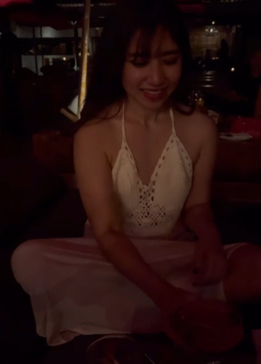 酒吧露奶不会被发现吧