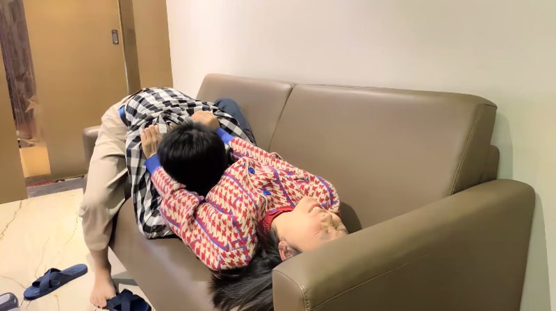 探花 约性感母狗人妻，敏感体质抽插反应激烈