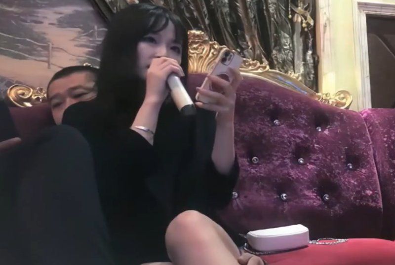 【歌厅探花】包厢来新人，极品00后小仙女，高歌调情爆操娇喘震天