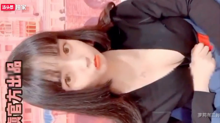 【少女私拍】网红少女云烧私拍福利精选，阿朱客串揉捏美胸，百合大法好