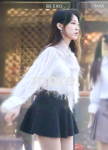 全网疯传！韩国美女啦啦队风中狂舞裙底风光一览无余