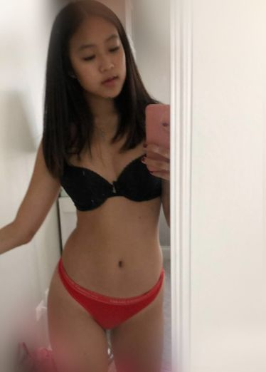 黑皮嫩妹瘦弱身材自拍