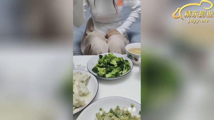 9乱伦大神酒后强上巨乳大嫂两次，嫂子给包饺子,吃完饺子操嫂子。