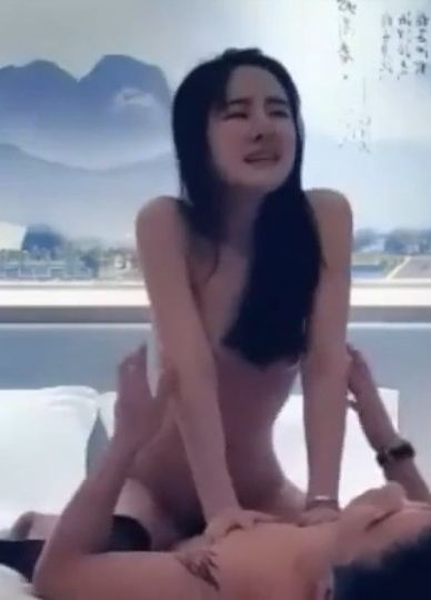 超美?:;的艺术学院$)女大学生，粉嫩多汁