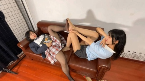 【芳草工作室】几个昏迷不醒的女人一起在床上被男人玩弄