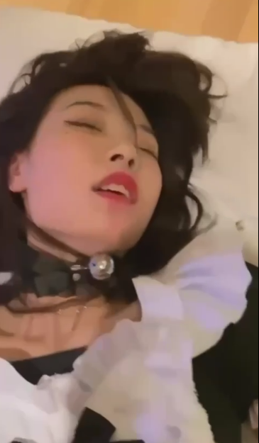 极品美少女被各种玩弄，最后无套内射