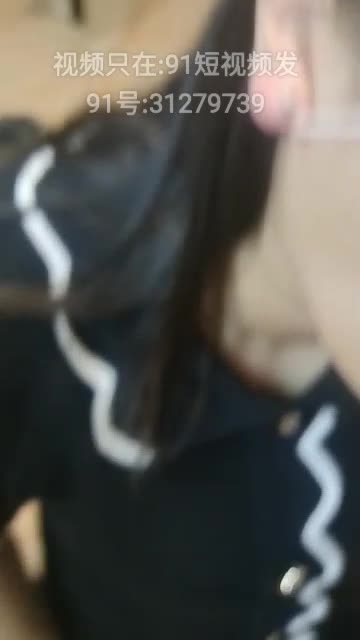 洗澡刮体毛妈妈回来了，让妈妈看看给我口活