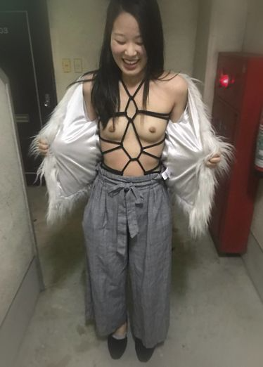3p绿帽人妻一边口交小逼还被手指玩