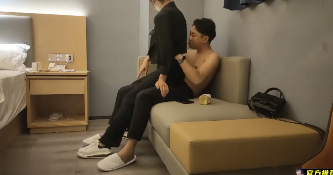 【独家网约】俩渣男哄骗良家人妻3P爽的惨叫飞起
