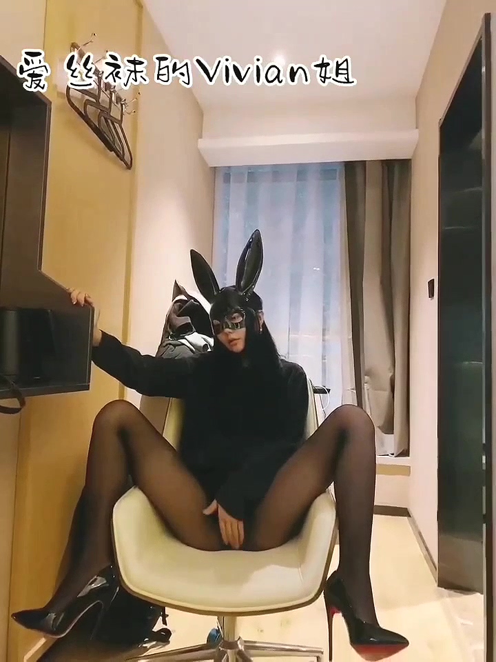 【爱丝袜的vivian姐】69互舔后入抽插爆射