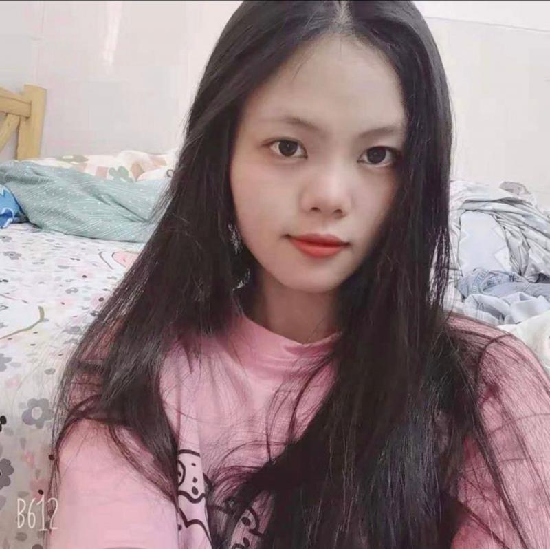反差大学生前女友又来找我了 说想念我的大鸡巴 真是个骚母狗啊！我用我的大鸡巴狠狠的插她的骚逼，平时的生活中是个开朗的女孩完全看不出来床上的她是个顶级的十足骚货