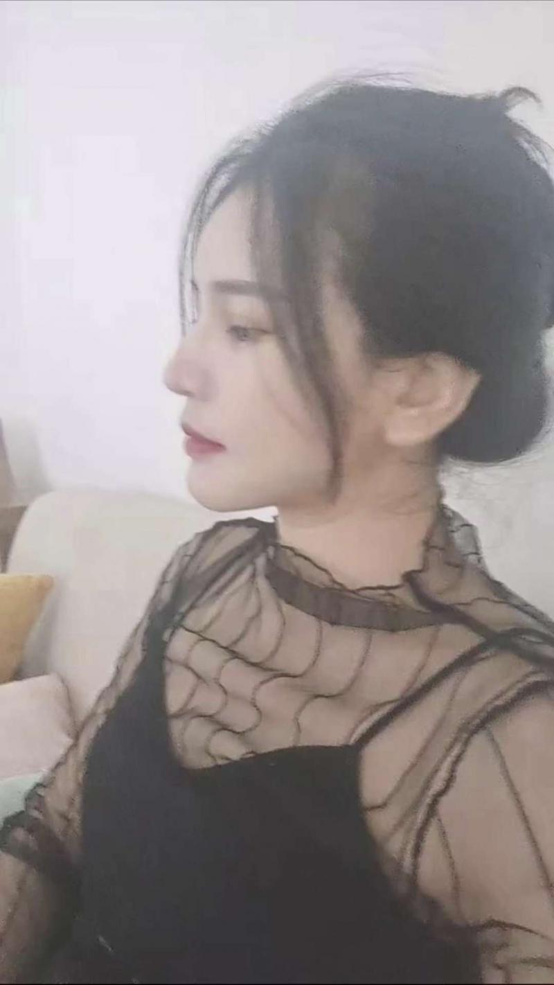 约炮骚逼无套内射