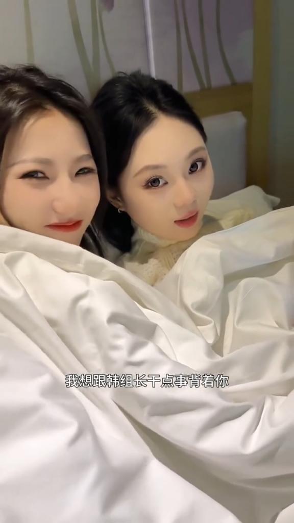 两个女神级的小母狗拍片