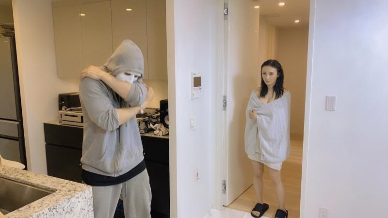 把在洗澡的美女爱真酱的内衣偷走！光着身子大饱眼福！？｜拉斐尔（中字）