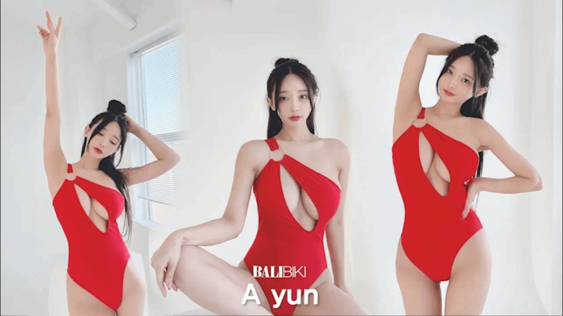 单色紧身裤也可以性感！完美百吉饼模特的比基尼Lookbook拍摄现场lovely bikini outfit