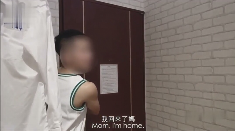 妈妈不在家，台湾弟弟把哥哥干了（上）
