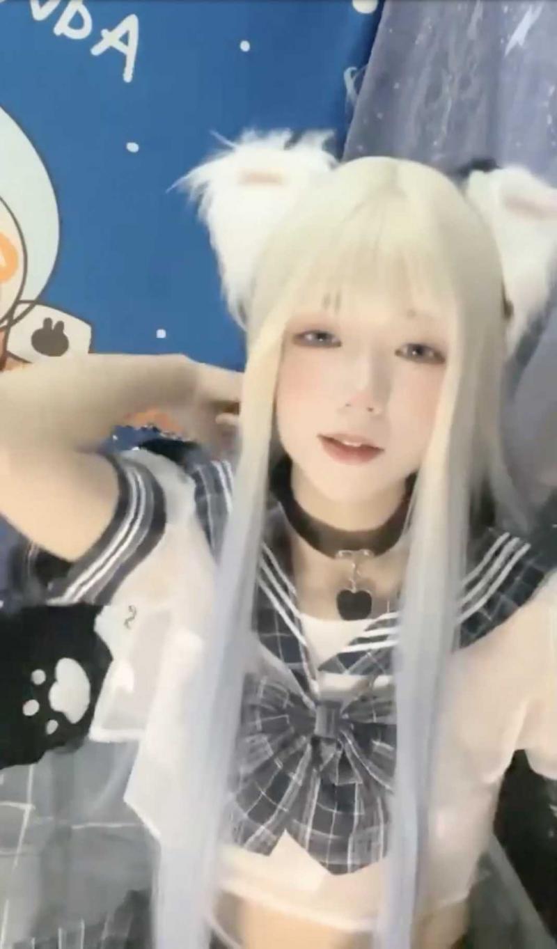 JK装甜美呆萌塞着玩具美臀扭动！