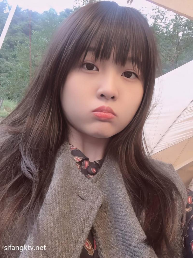 杭州甜美大学生，00后可爱清纯校花，水多肥美毛茸茸小逼逼，主打的就是一个嫩，性爱视频流出附加生活照