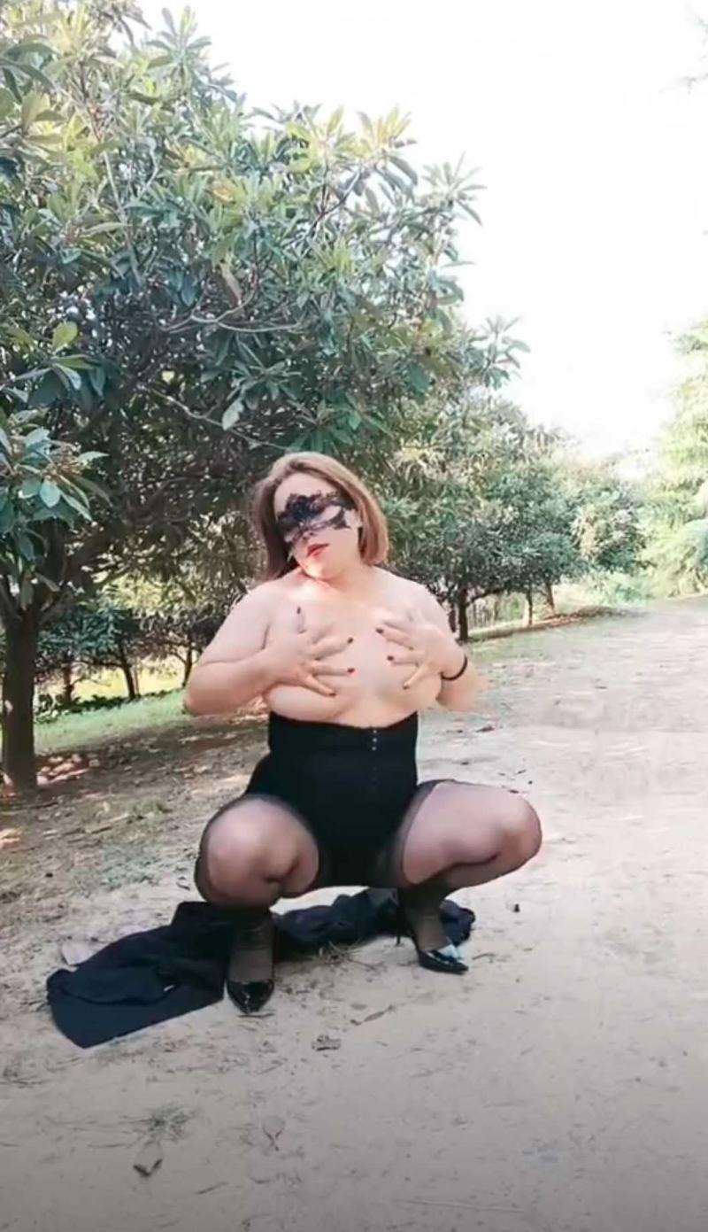 熟女少妇等你一起露出