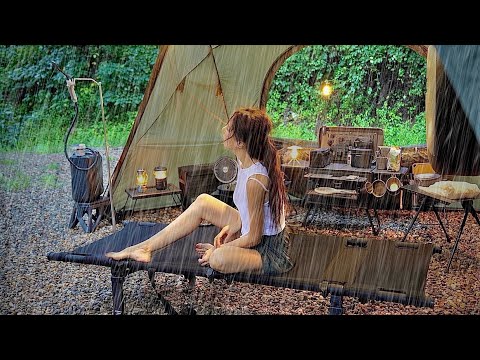 大雨滂沱，迷雾森林，单人车露营——自然之声 ASMR --yoyocamp