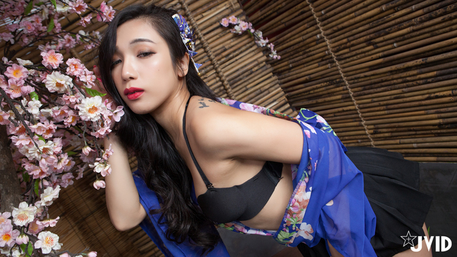 [M@!I美伊 +] 樱花树下浪漫邂逅[$！魅惑女- 神「MI美伊」撩人M腿后劲强