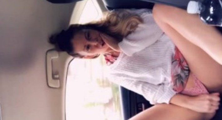 Cherie DeVille - 忍耐不住在车里自慰